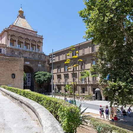 Apartment Normanni With Terrace By Wonderful Italy *